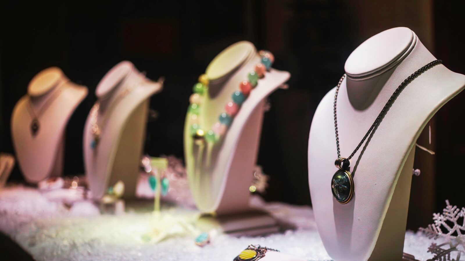 Jewelry Trends Popular Styles & Styling Guide