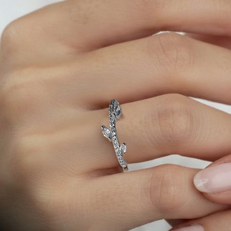 Sculptural & Minimalist Rings